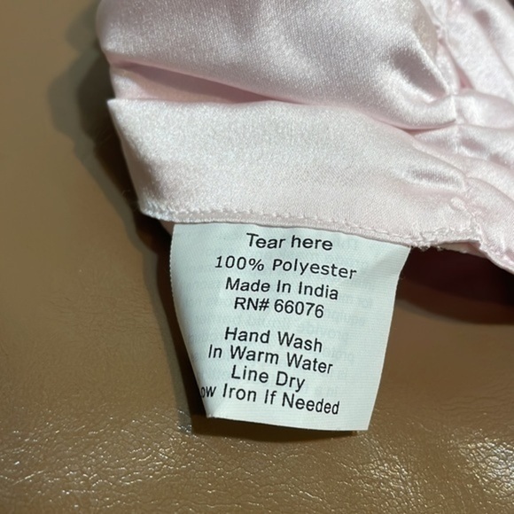 Pink polyester Barbie face mask - Picture 4 of 6